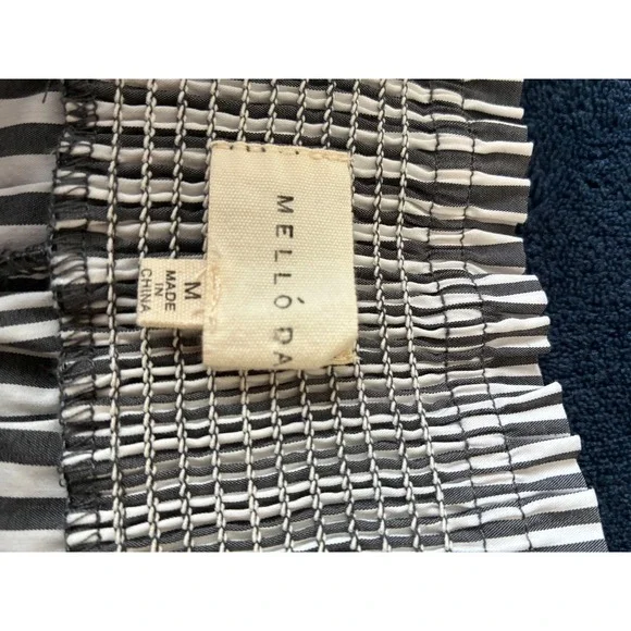 Mellowday Off‎ the shoulder blouse Size Medium (J3) - Picture 3 of 13